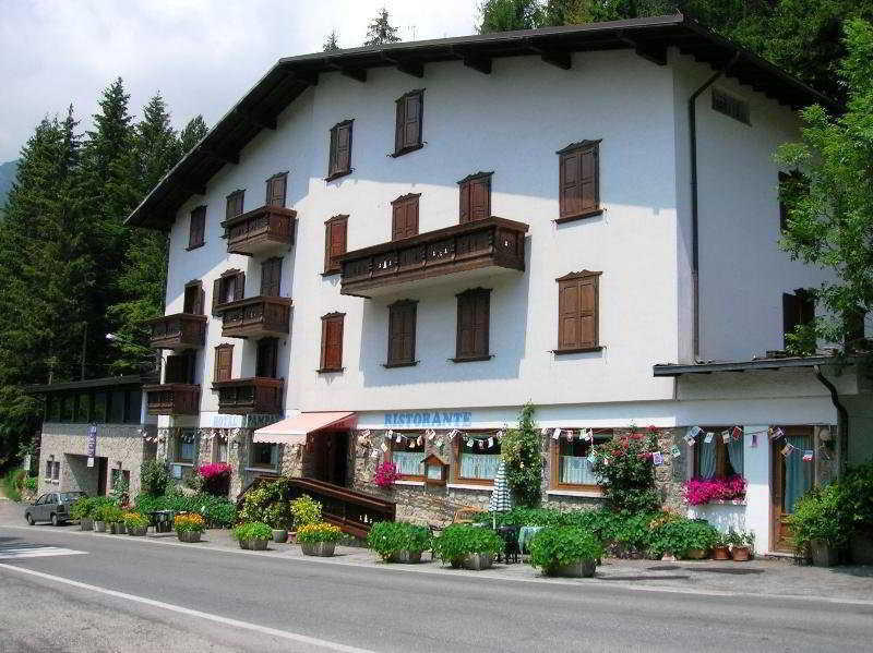 Hotel Spampatti Castione della Presolana Eksteriør bilde